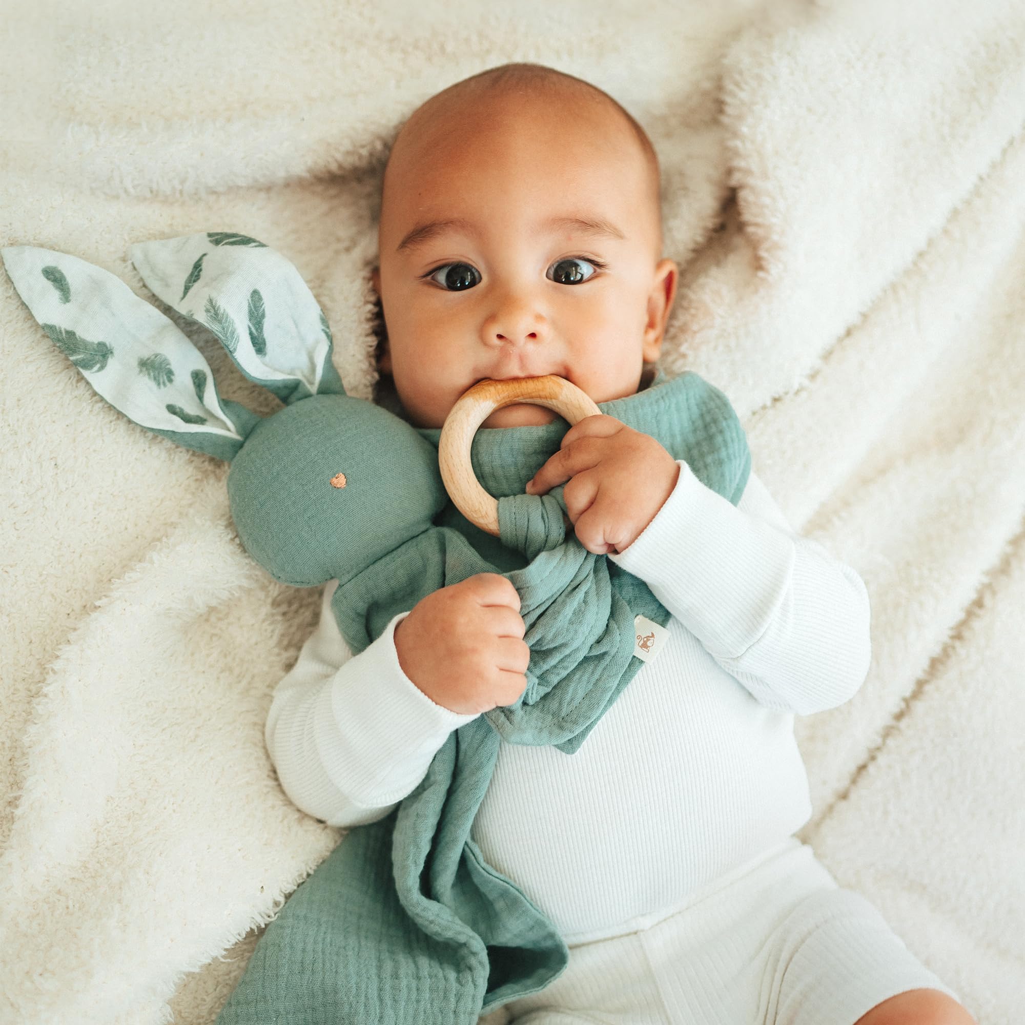 Mikito muslin lovey blanket close up, soft organic cotton for cozy cuddles