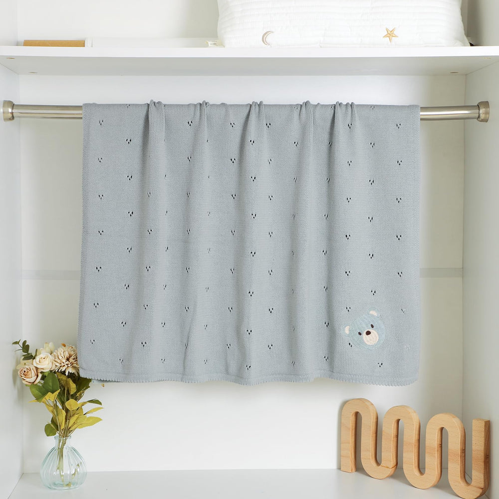 mimixiong organic cotton blanket drape with light-weight weave for cozy coverage.