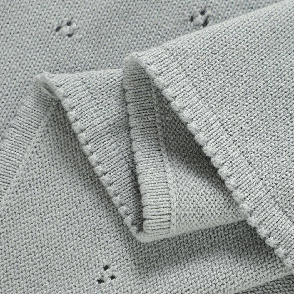 mimixiong organic cotton blanket machine-washable stays soft after washing.