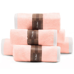 MINIBOO baby washcloths absorb quickly in a test scene, demonstrating high absorbency.