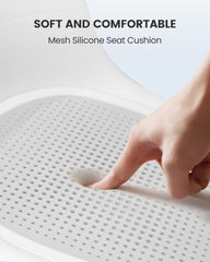 Minimiss silicone cushion keeps baby comfy during baths.