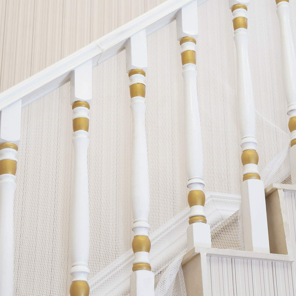 Minne Baby banister guard demonstrates wide application on stairs and balconies.