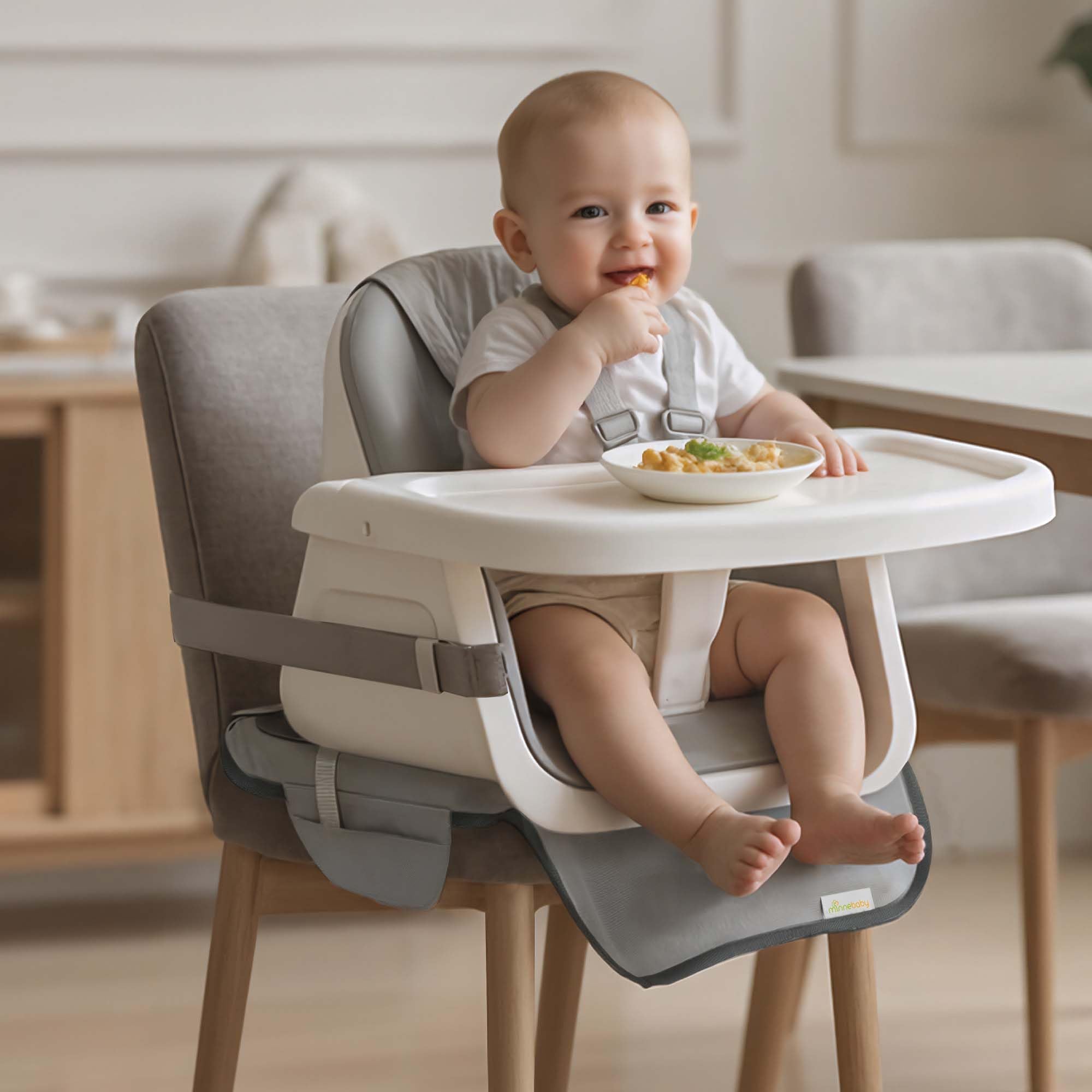 Minne Minnebaby booster chair cover compatible with most dining chairs.