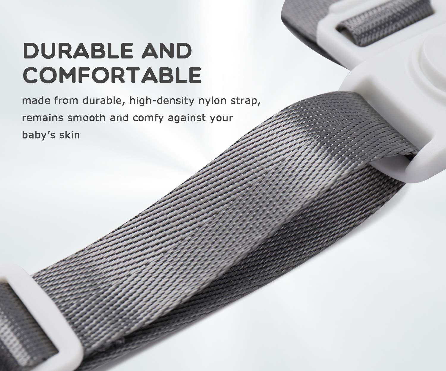 No-fail buckle by Minne, easy for adults to operate during mealtime.