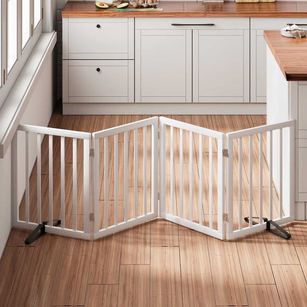 Mino Kesper 4-panel gate with 360-degree hinge folds for flexible setup and easy storage.