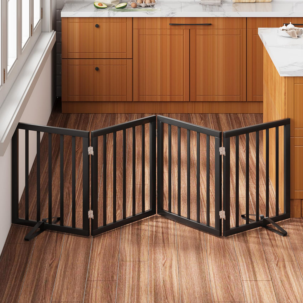 Mino Kesper bamboo gate with non-slip feet stays steady on any floor.