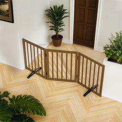 Mino Kesper dog gate 360-degree hinge design allows wide, adaptable openings.