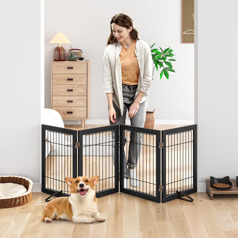 Mino Kesper dog gate bottom-rubber-dots improve grip on smooth floors.