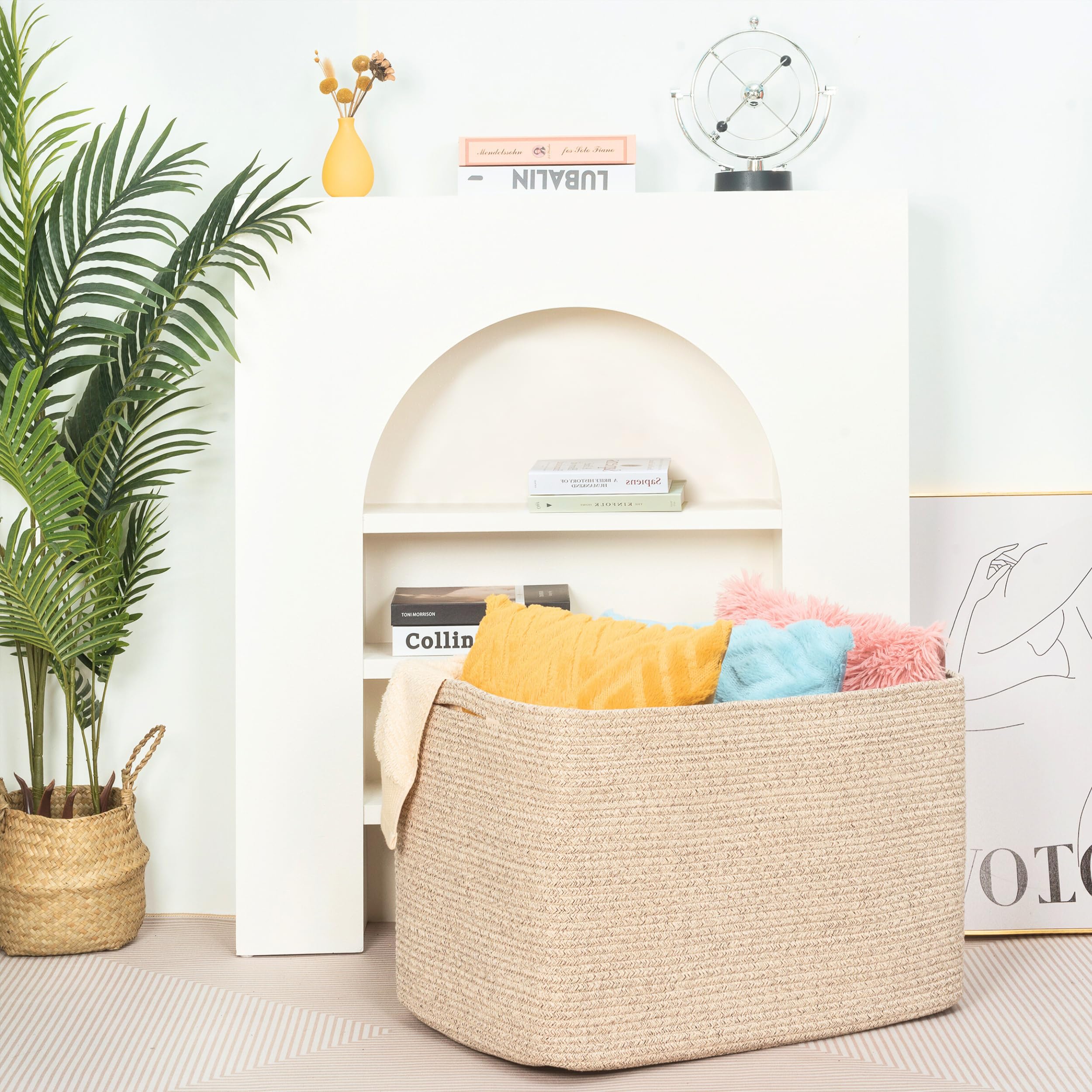 MINTWOOD Design 112L capacity supports bulky items like comforters and blankets.