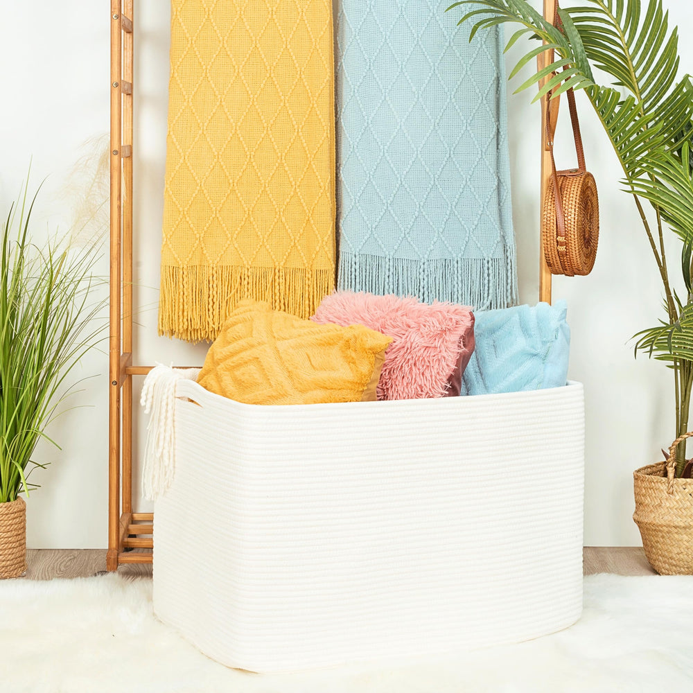 MINTWOOD Design 112L blanket basket cream-foldable stores towels neatly when not in use.