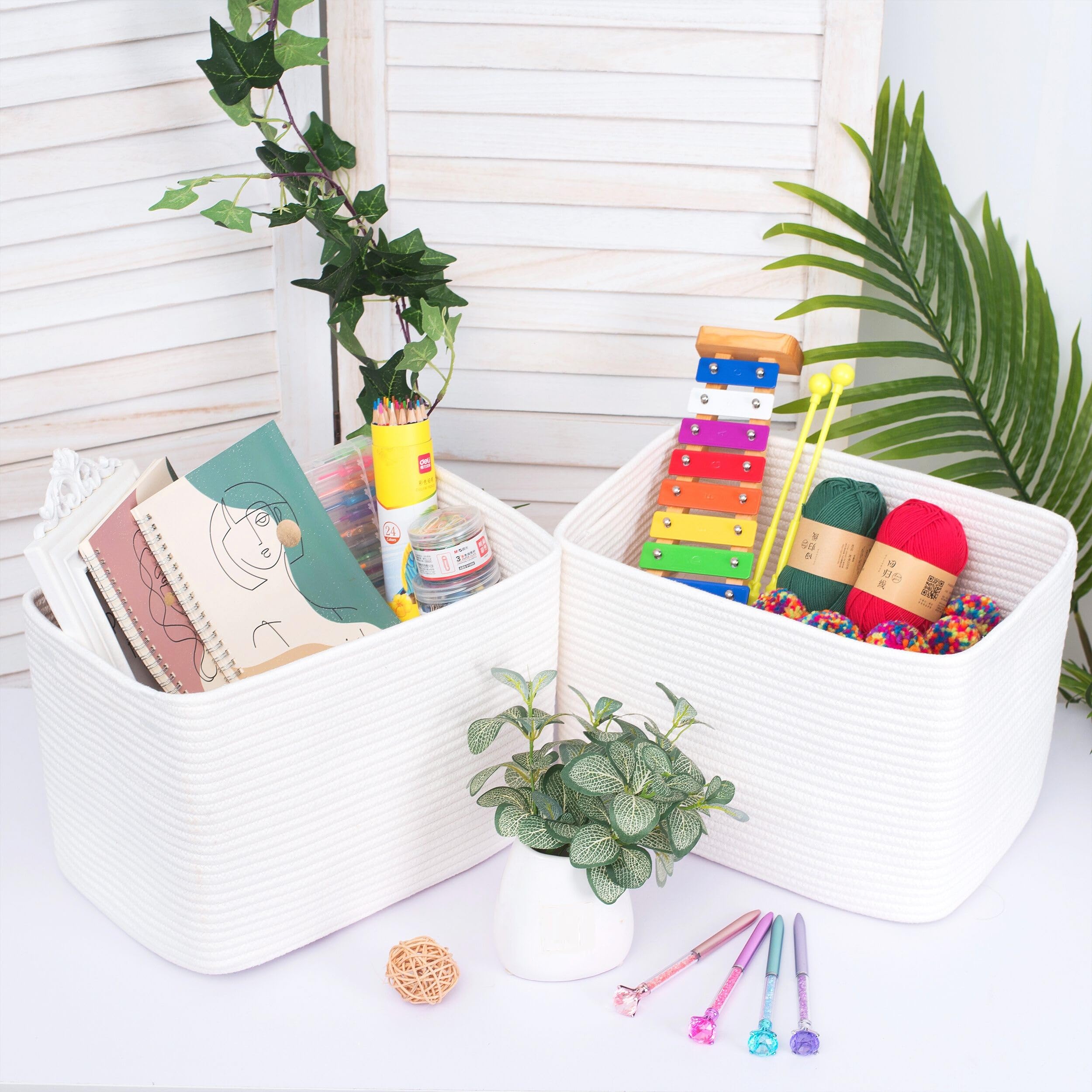 MINTWOOD Design storage basket on desk with books for tidy workspace