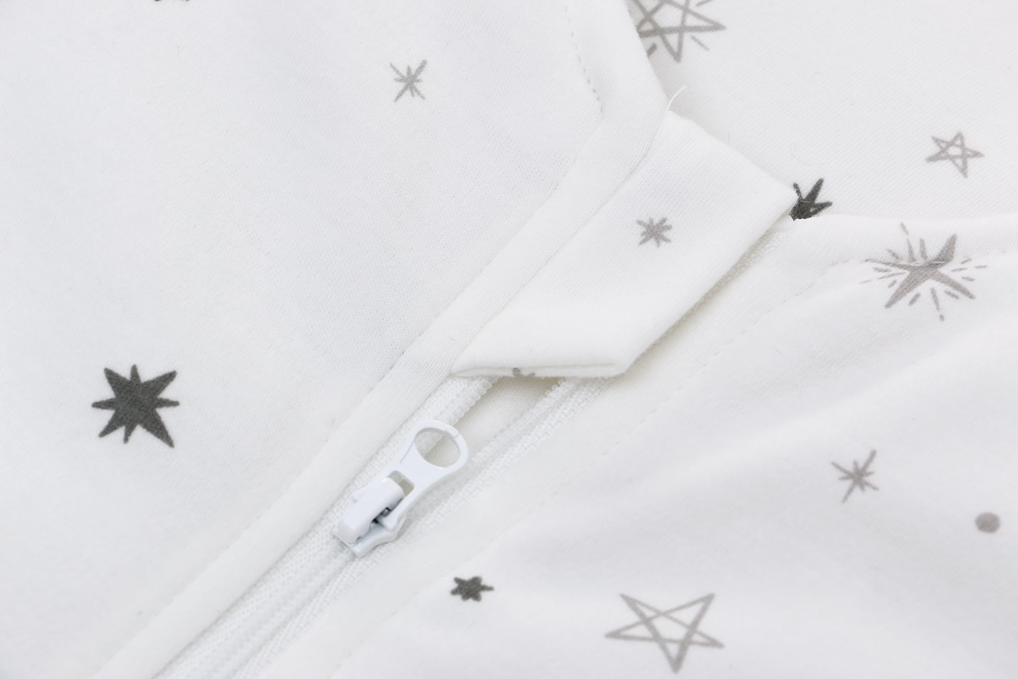 Miracle Baby Sleep Sack demonstrates 2.5 TOG warmth for cooler rooms.