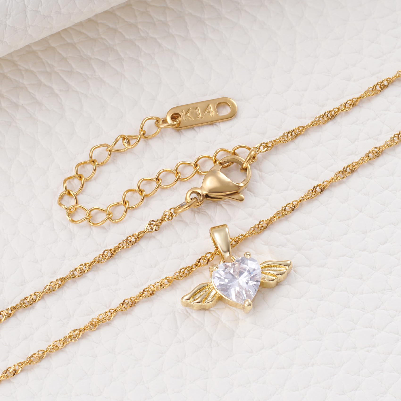 MIXJOY gold heart pendant detail emphasizes durable craftsmanship and lasting sentiment.