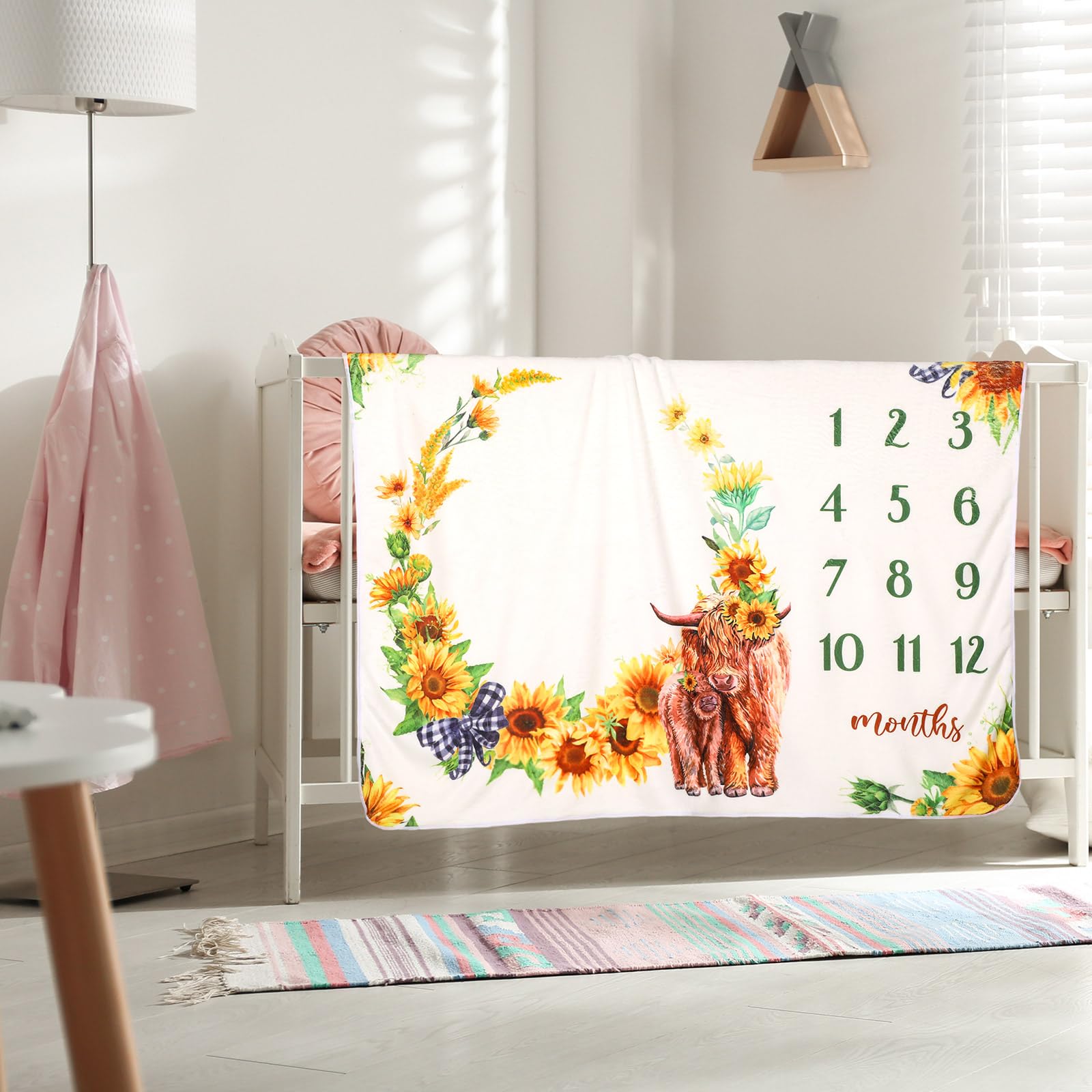 Mixweer soft fleece blanket keeps baby comfortable during shoots and snuggles.