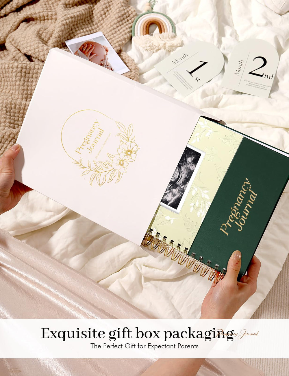 Molekaus gift box packaging: ready-to-gift presentation for expectant parents.