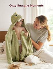 Momcozy absorbency 6x test highlights quick moisture pickup.