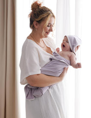 Absorbent knit fabric of Momcozy towel quickly lifting moisture after bath