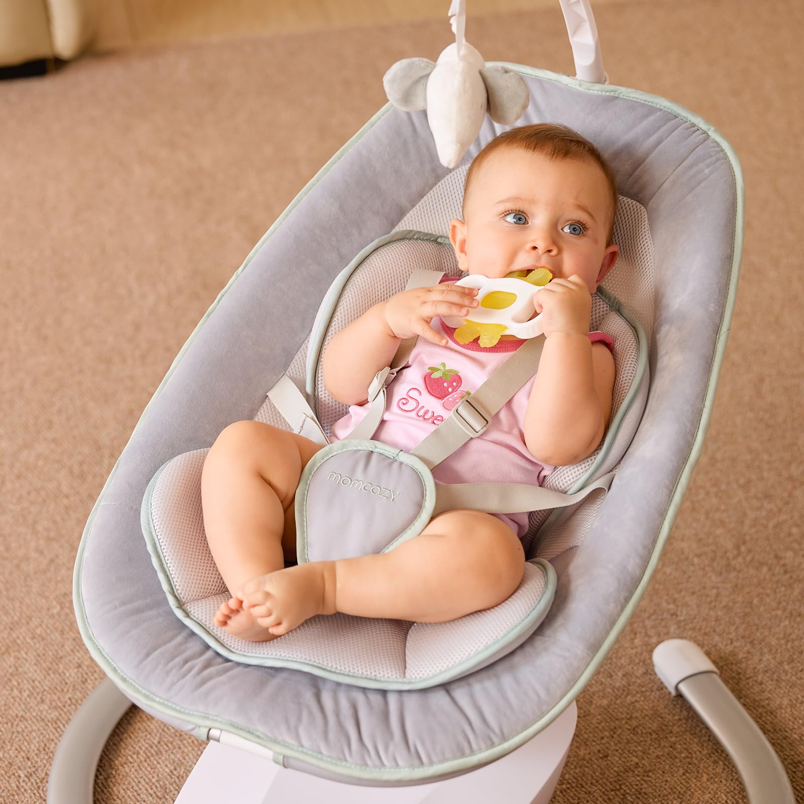Momcozy CocoSway compact fit cushion fits neatly in small spaces.