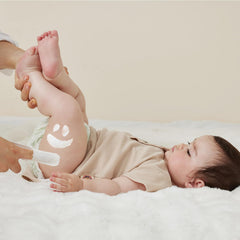 Momcozy finger wipes provide quick, clean diaper cream touch-ups.