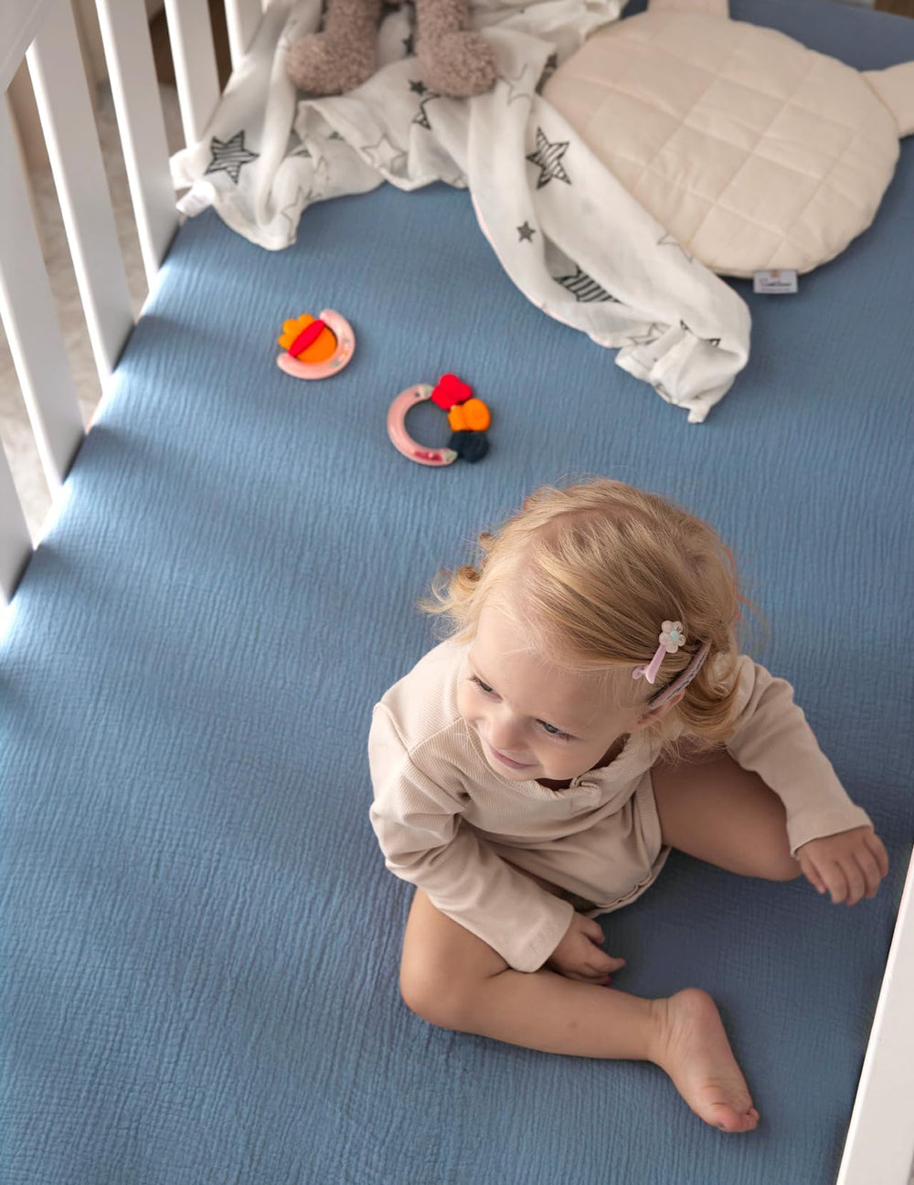 Momcozy-easy-care-washable-material simplifies laundering while maintaining softness.