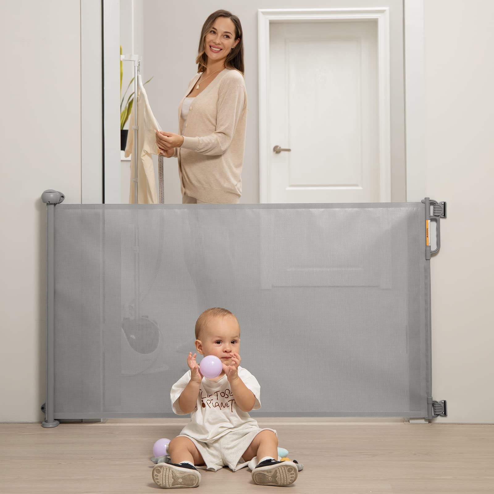 Momcozy gate suitable for indoor and outdoor use in daily life.