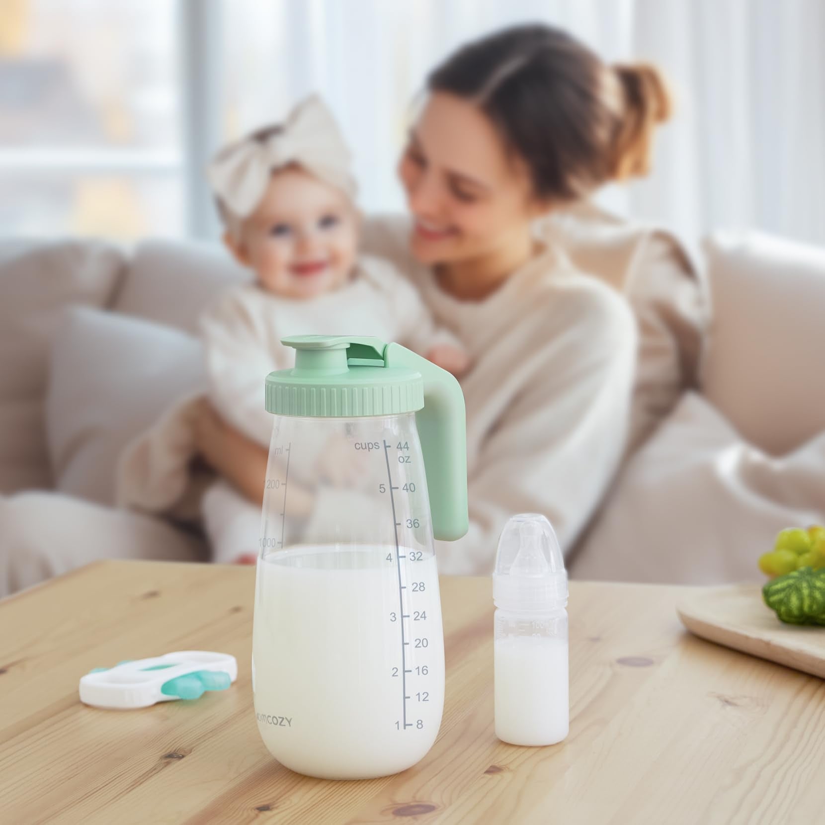Momcozy 48oz compact storage image showcases long-term freezer stash convenience