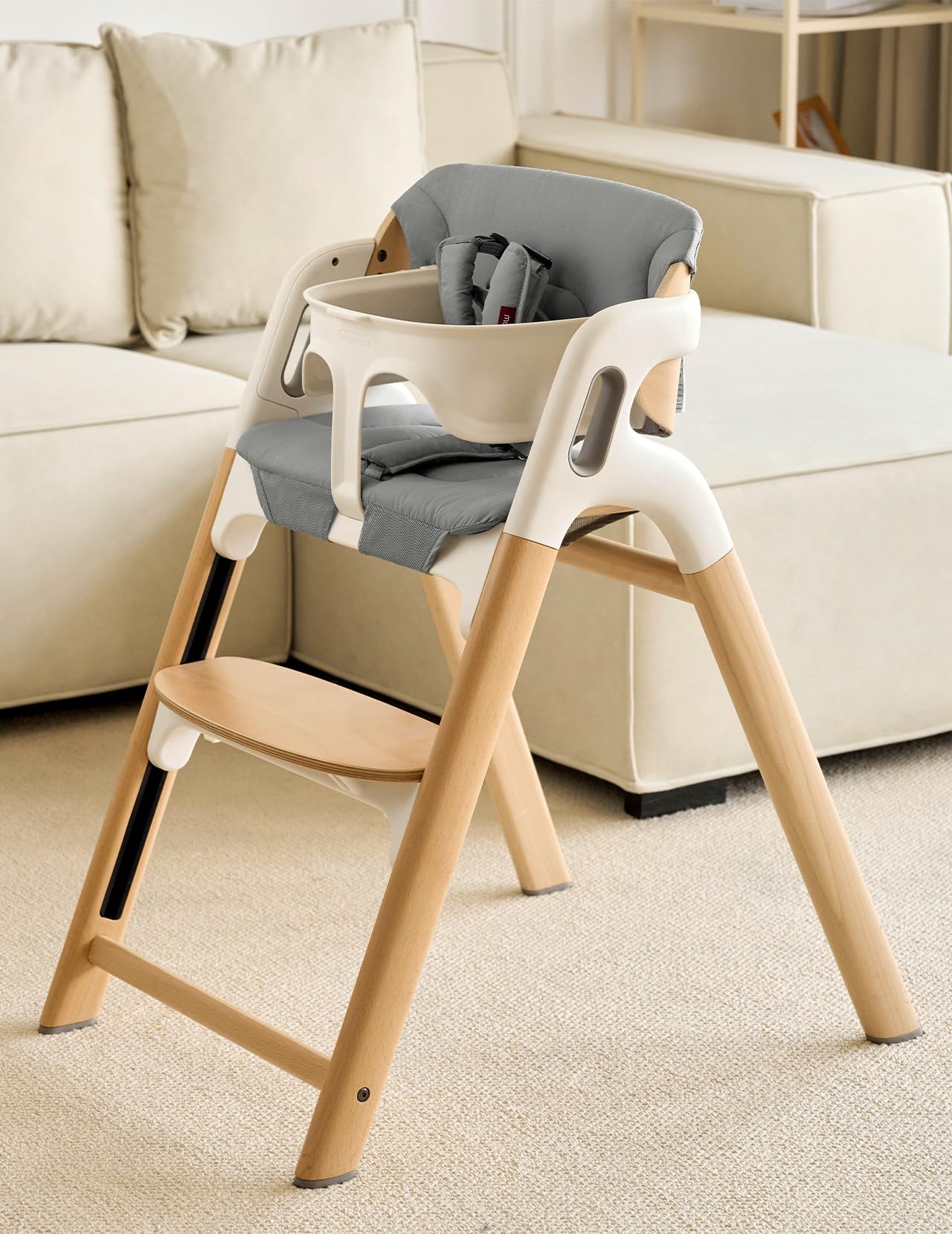 Momcozy high chair backrest ergonomic support enhances posture during meals.