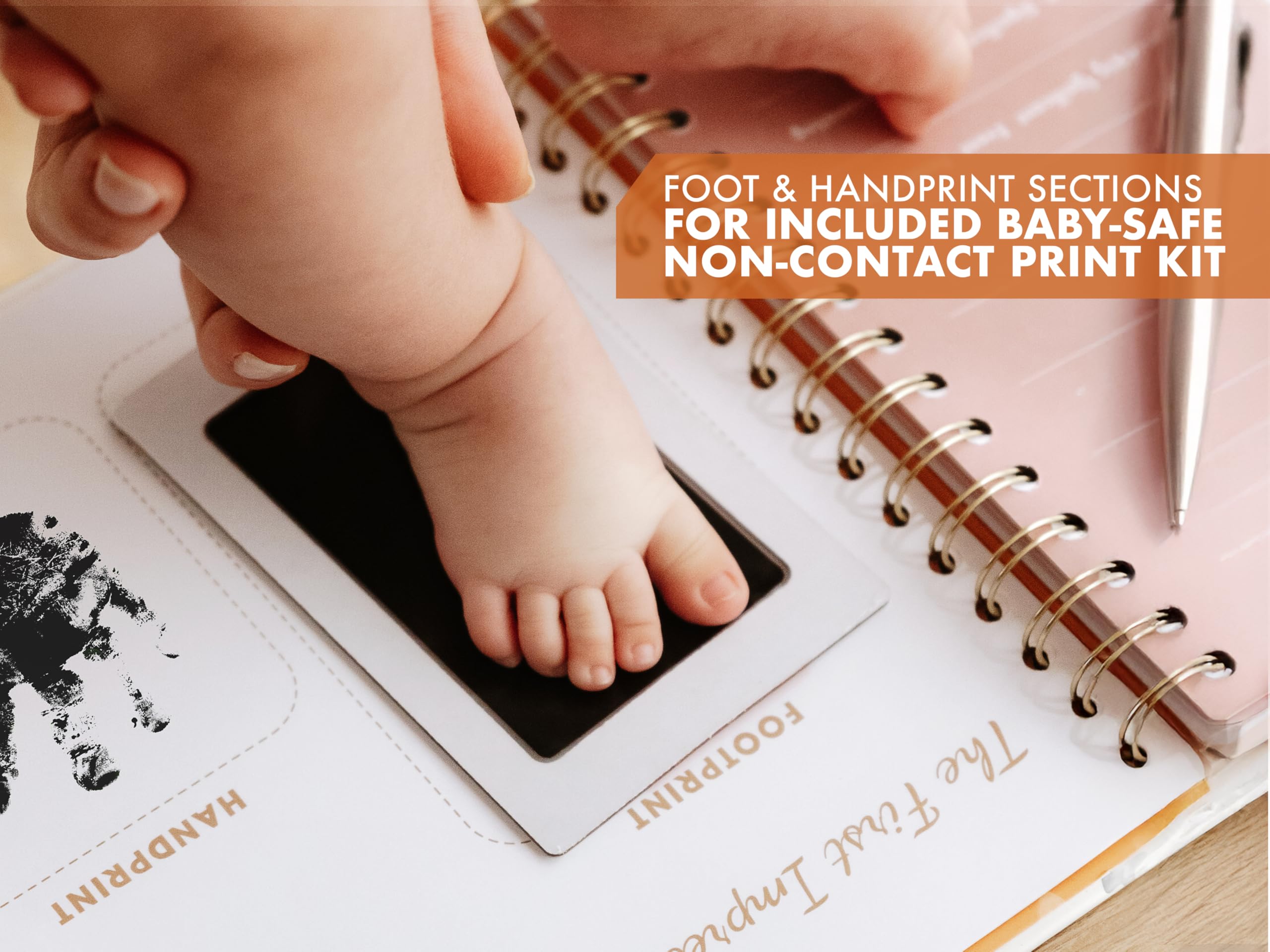Momentiqa envelope pages hold ultrasound photos and keepsakes.