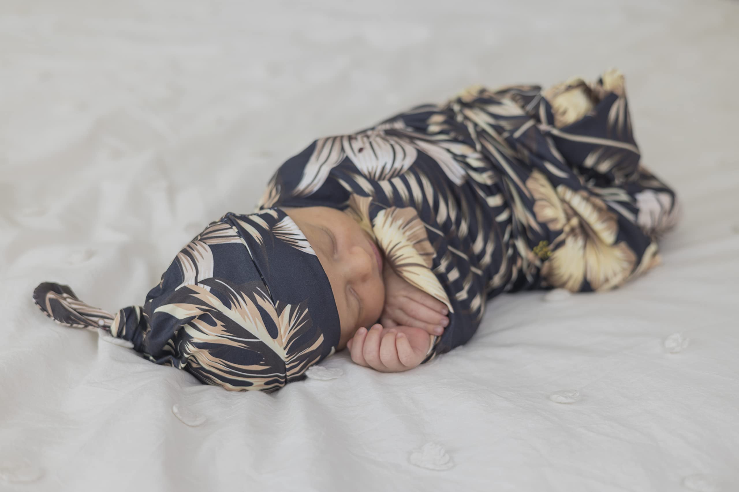 MOMMY O CLOCK delivery robe, lightweight breathable fabric ideal for year-round wear.