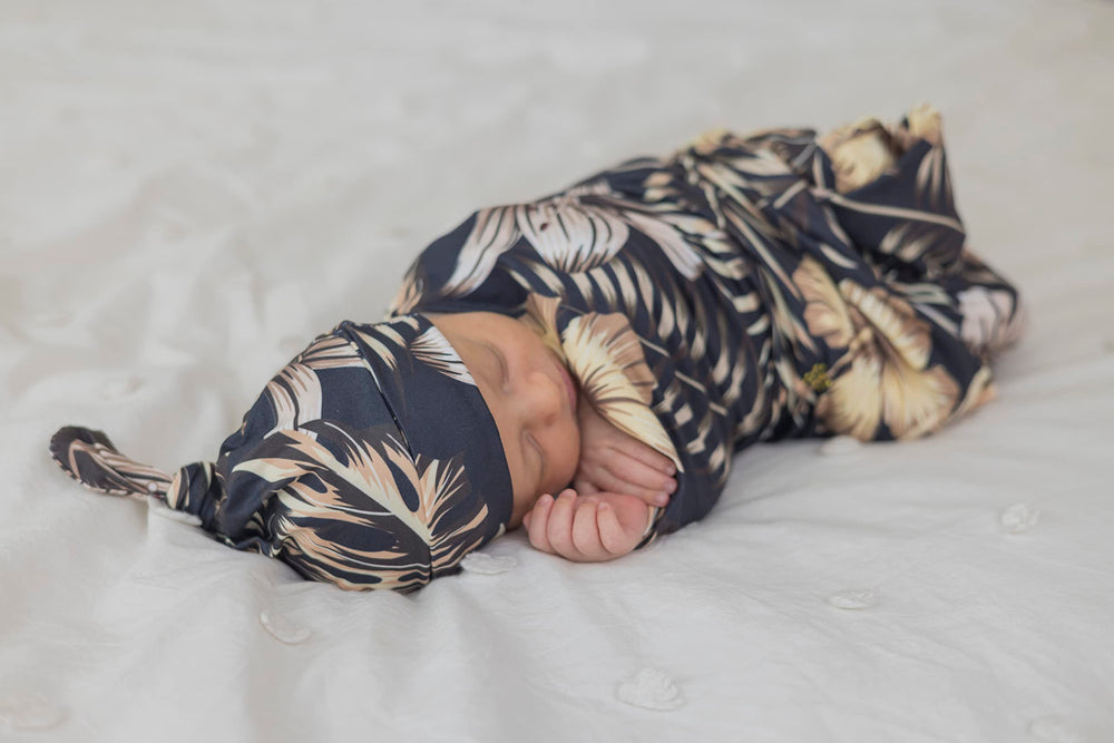 MOMMY O CLOCK delivery robe, lightweight breathable fabric ideal for year-round wear.