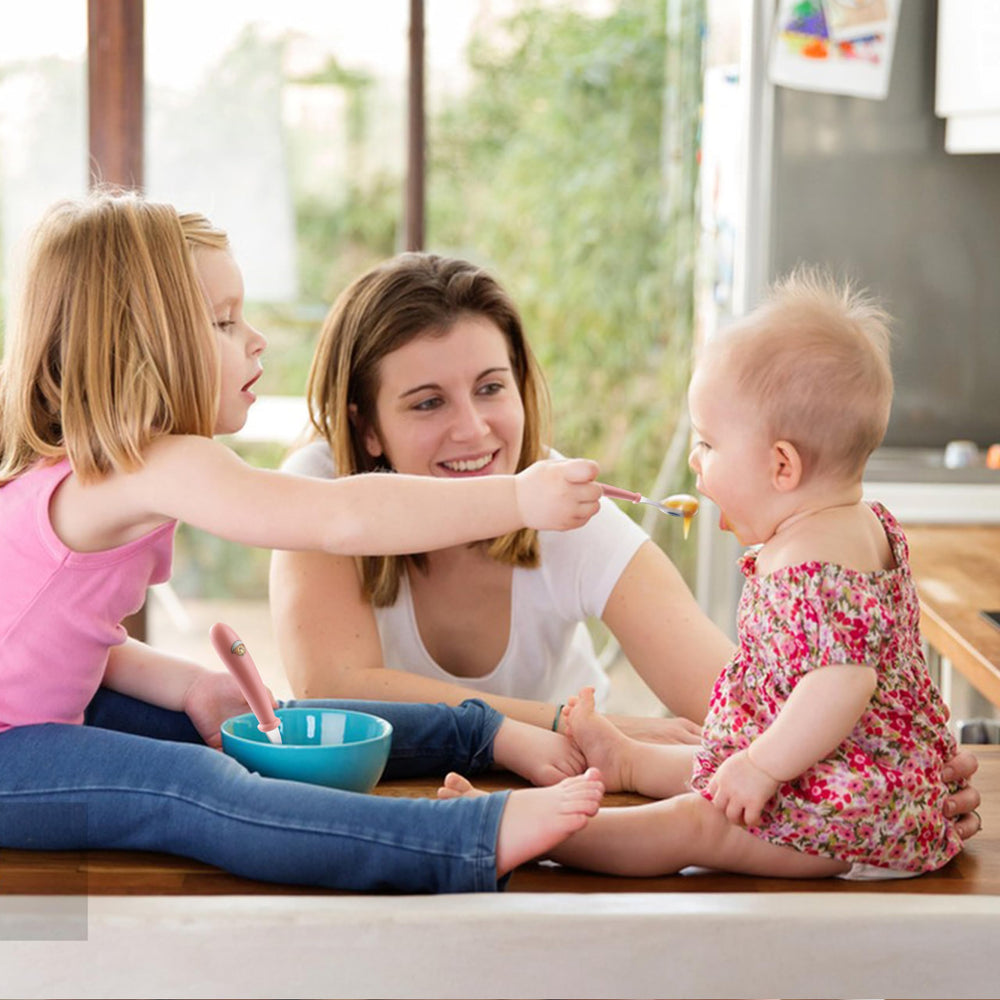 MONGSEW ergonomic plastic handles offer secure grip for early self-feeding