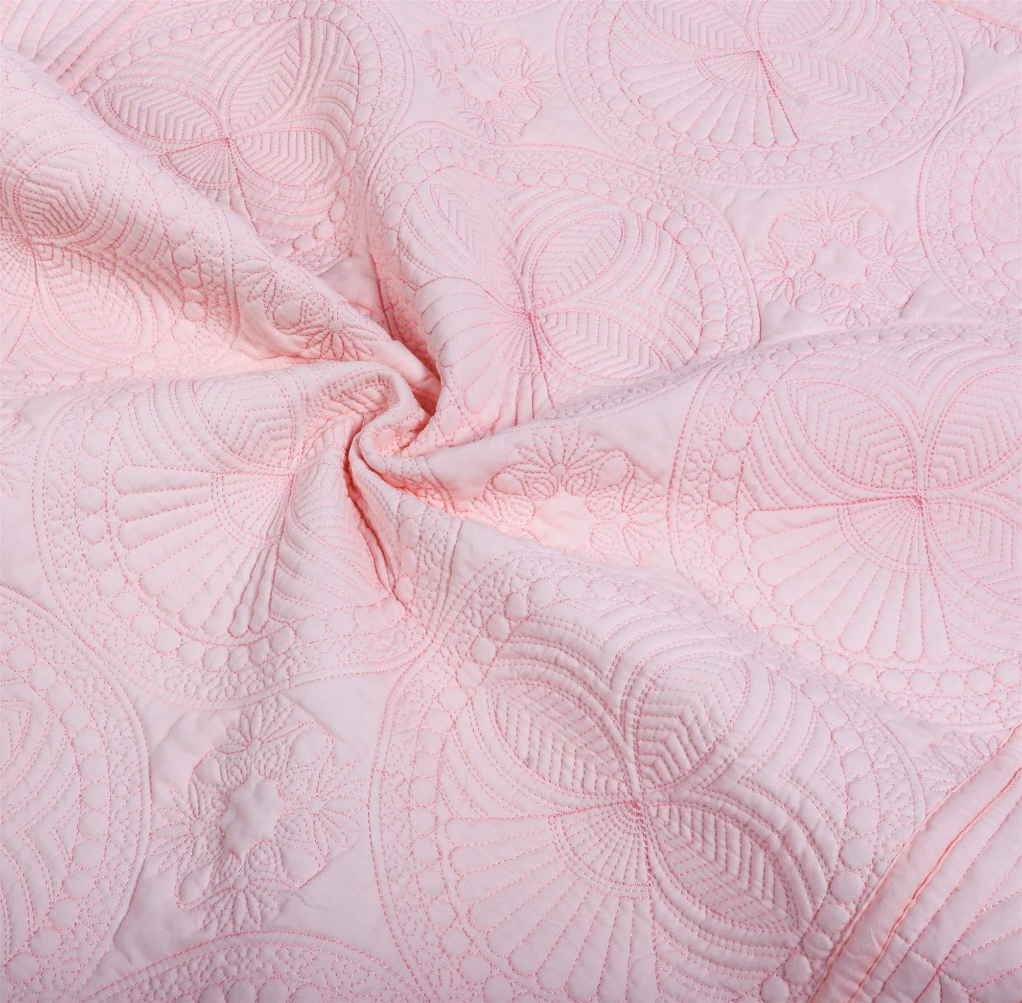 MONOBLANKS baby quilt cotton-poly blend offers soft, durable everyday use.
