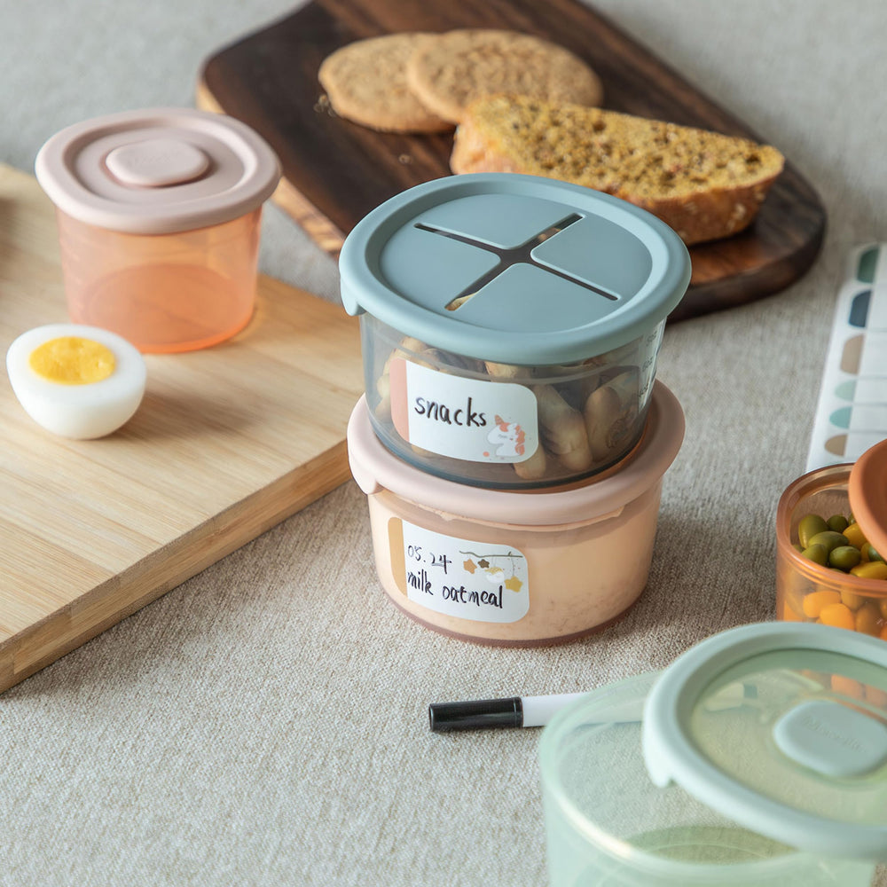 Moonkie measurement markings and daycare labels for precise portioning.