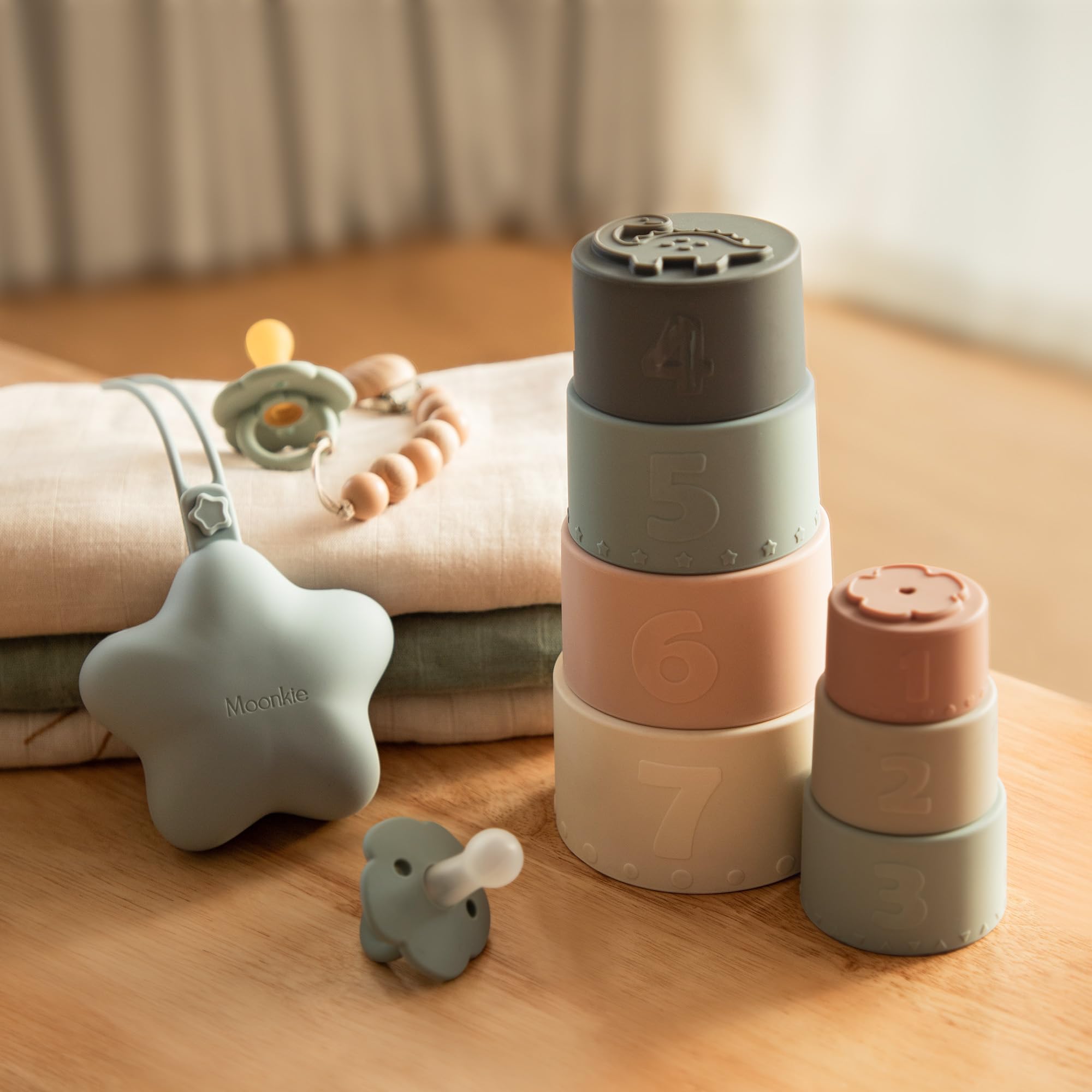 Moonkie two-pacifier storage fits teething toys and chains for travel.