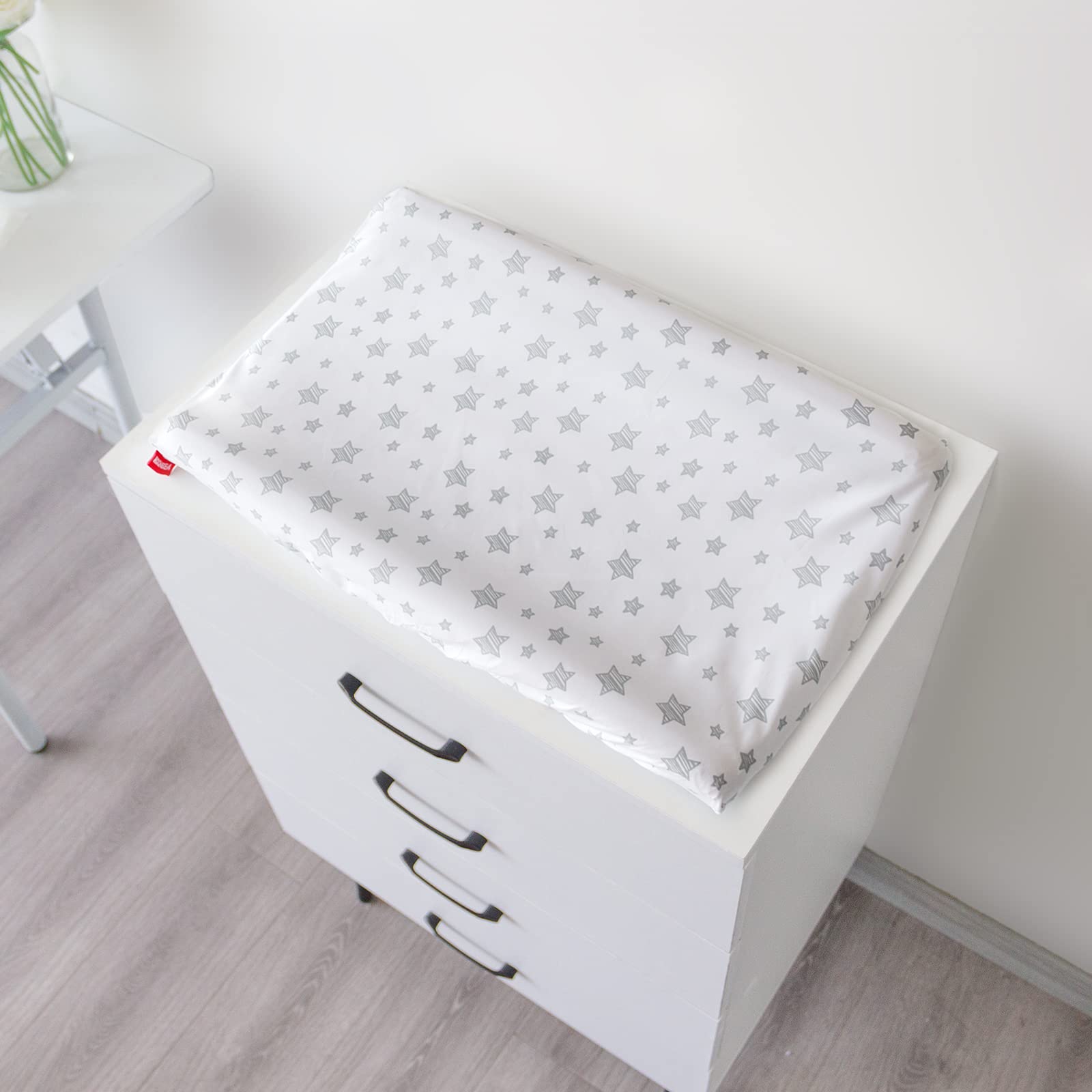 Moonsea changing pad cover fit 32x16 contour closeup showing secure pocket for standard pads
