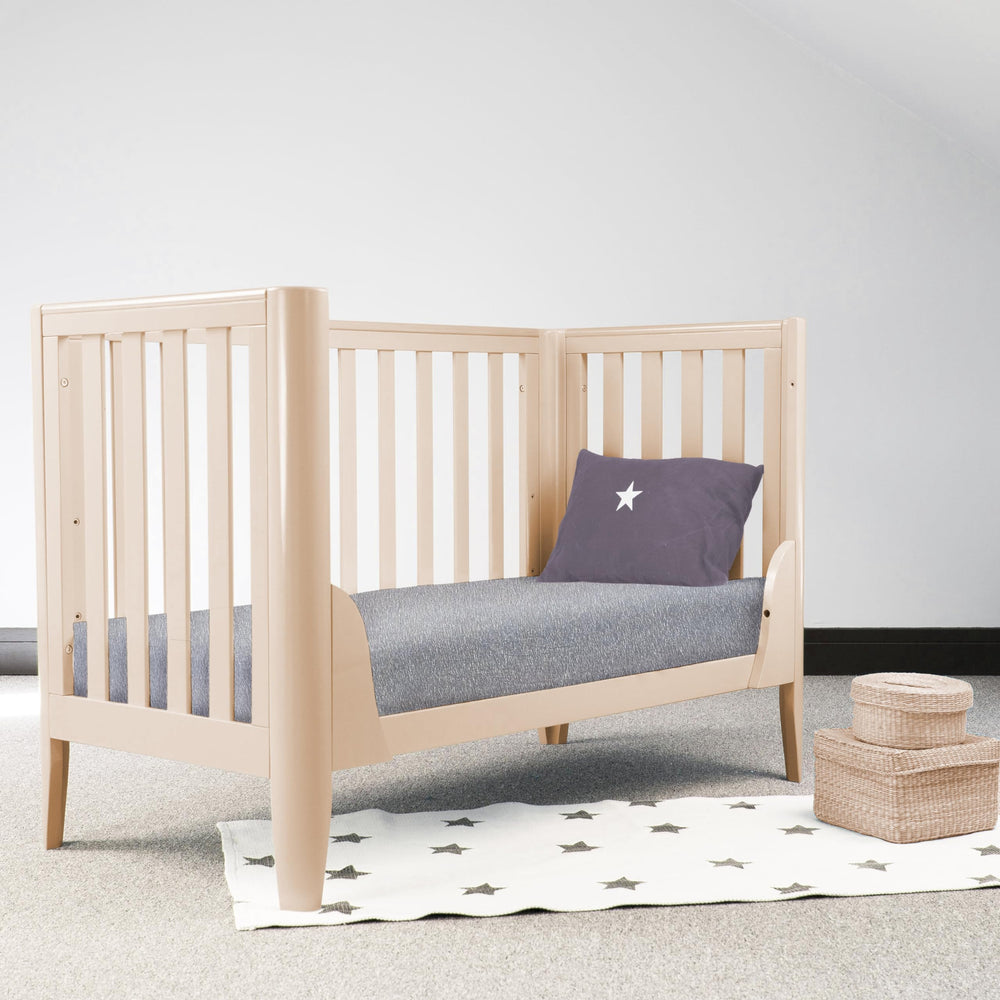 Moonybaby packaging highlights GOTS certification for peace of mind.