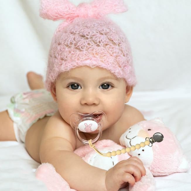 MORIBOX pacifier clip closeup reveals sturdy clip mechanism for daily use.