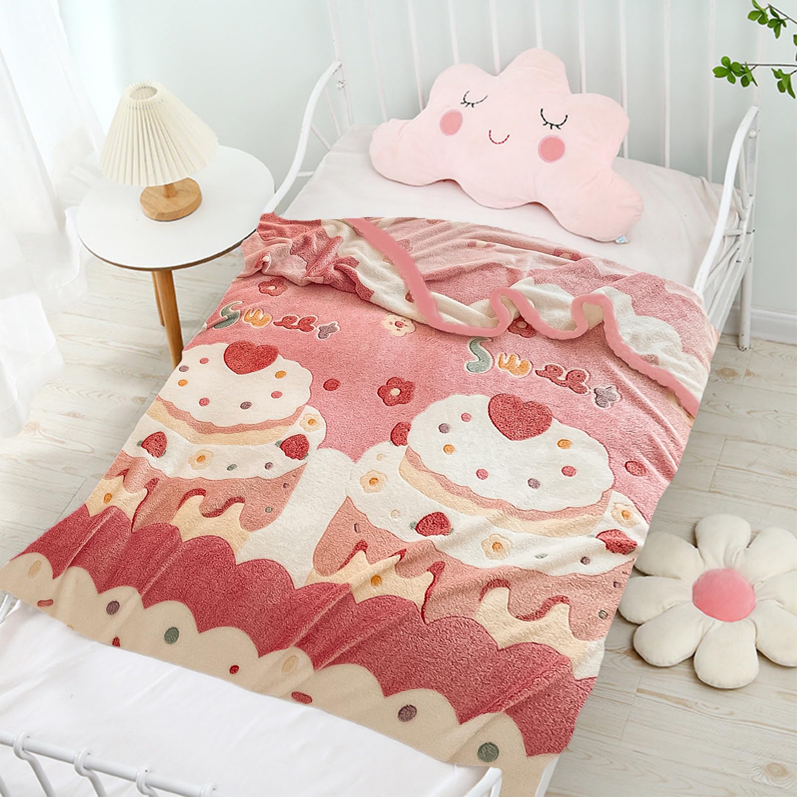 MorroMorn baby blanket cream cake pattern close-up showcases ultra-soft fleece for cozy naps