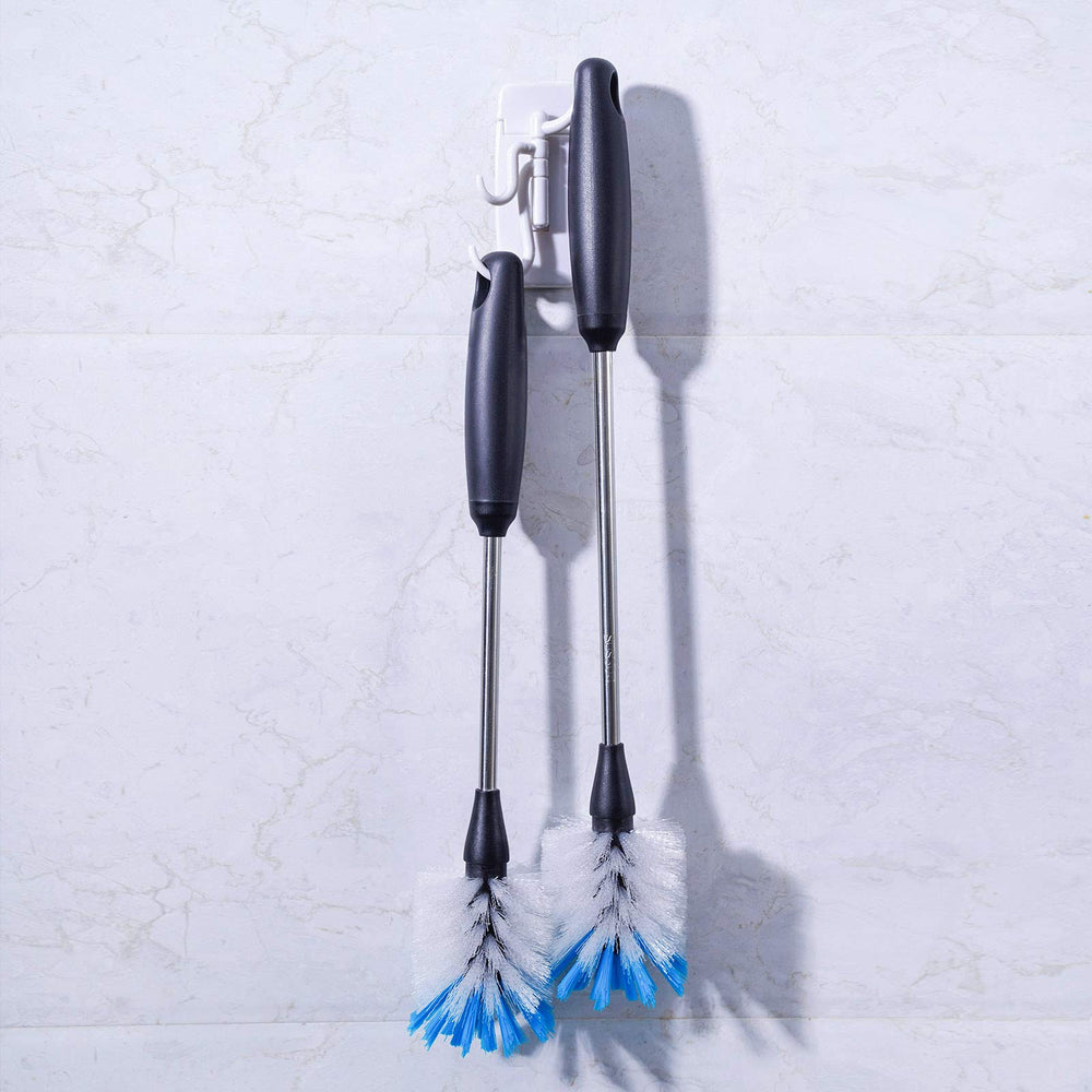 MOSOLAN TPR-grip brush offers secure control when wet.