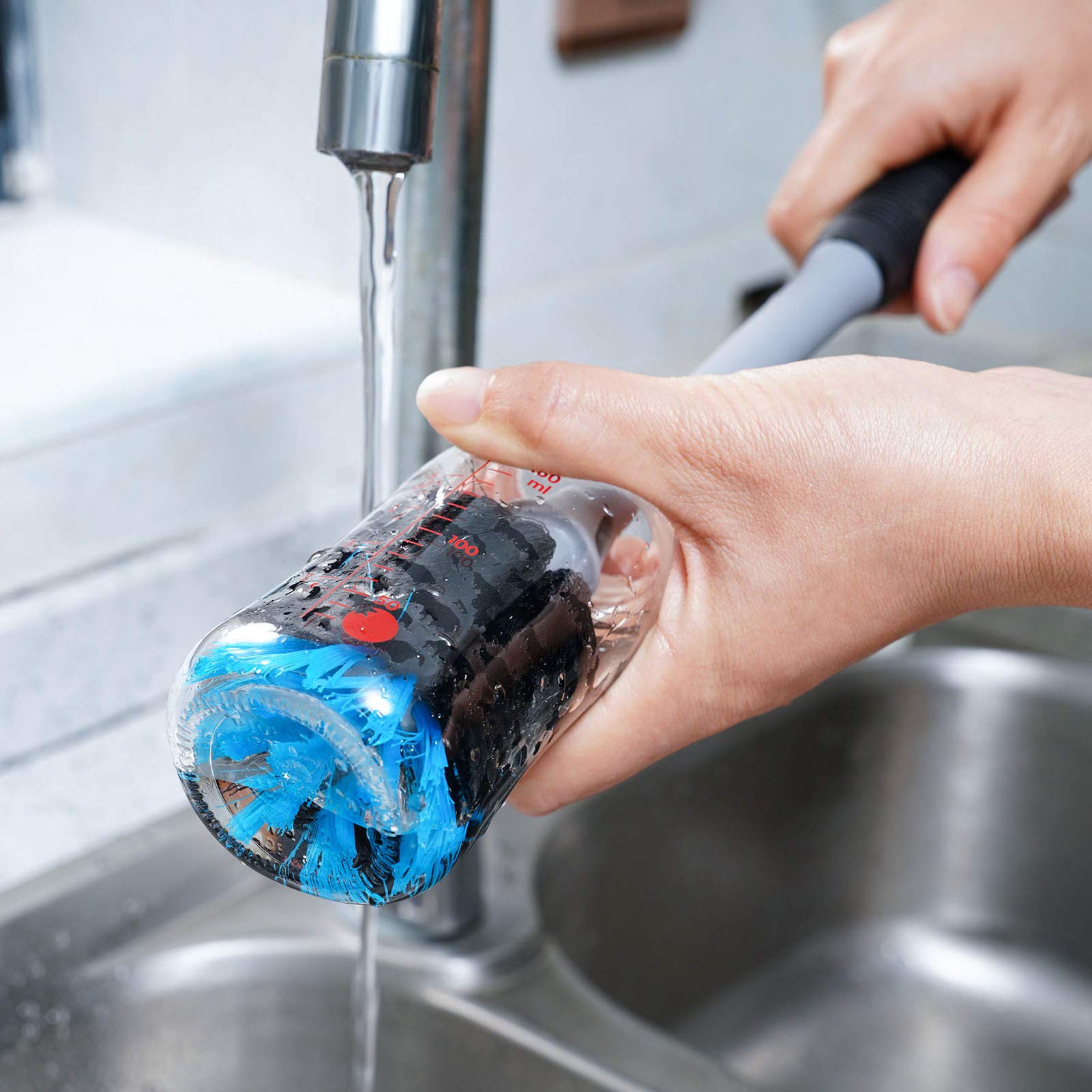 MOSOLAN dishwasher-safe bottle brush simplifies cleanup after meals.