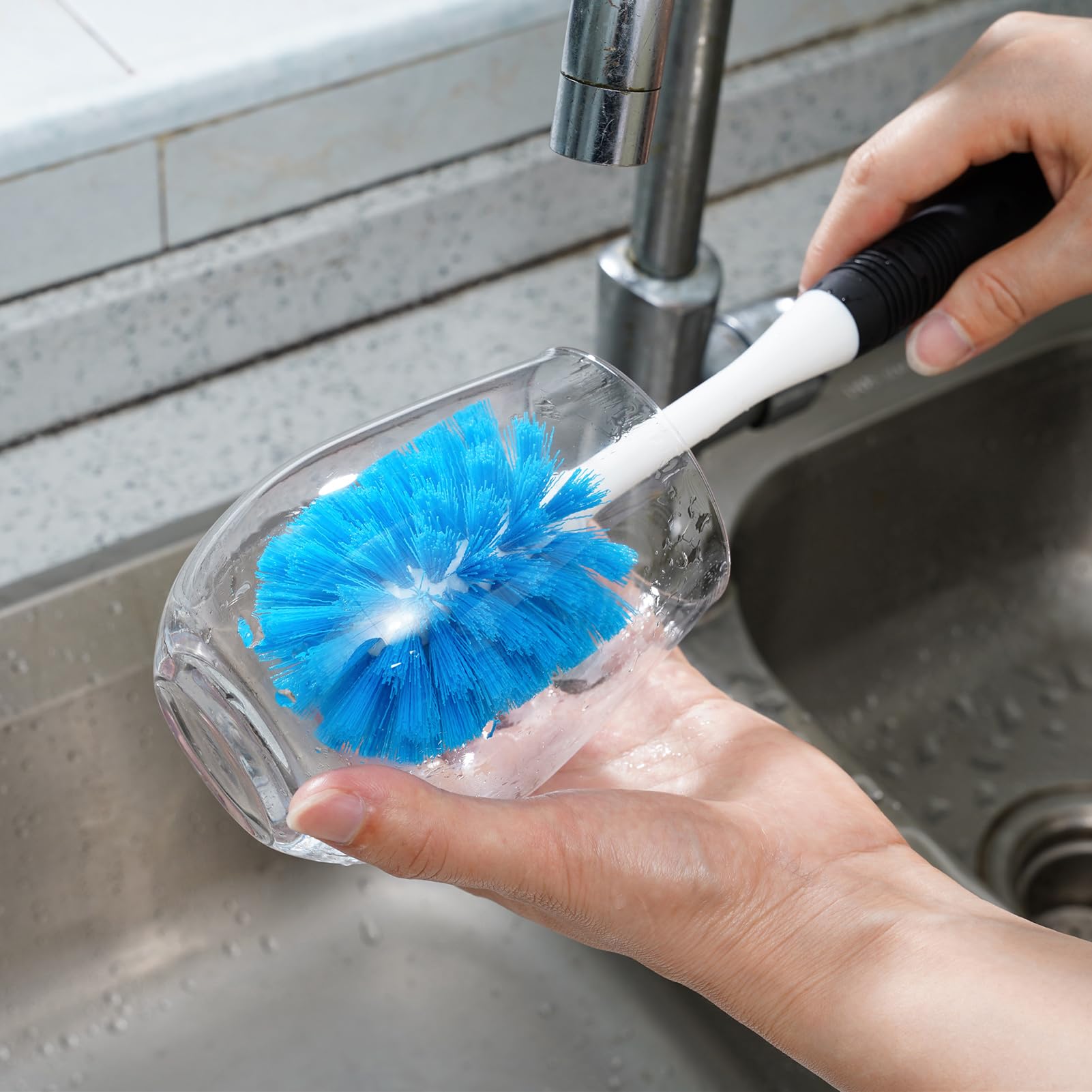 MOSOLAN kitchen brush long-handle extends reach for tall bottles.
