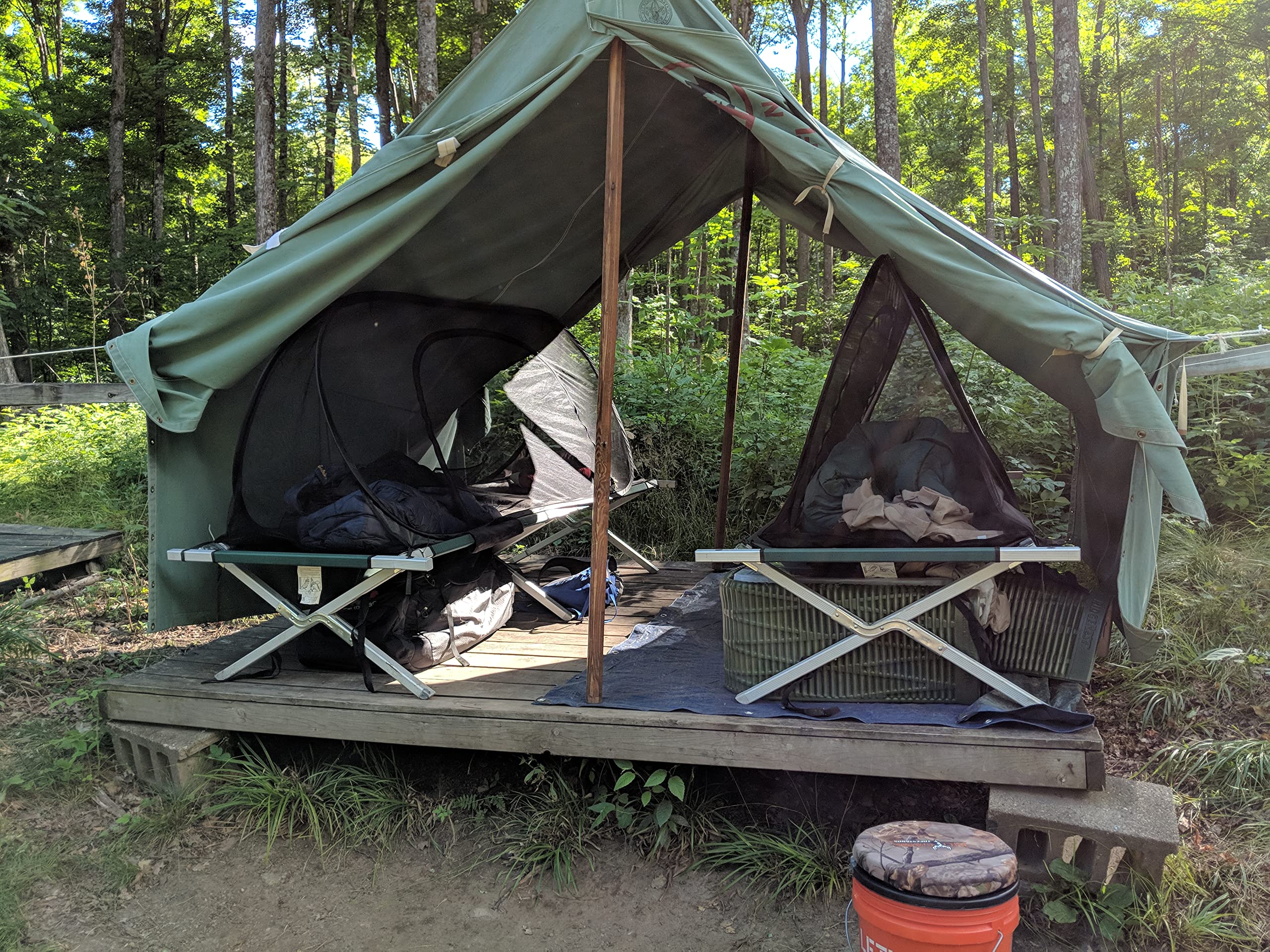MosquitOasis design image with USA-inspired concept for reliable camp protection.