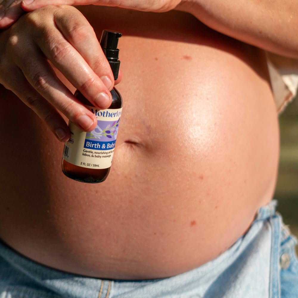 Infant skin care with lightweight Birth & Baby Oil