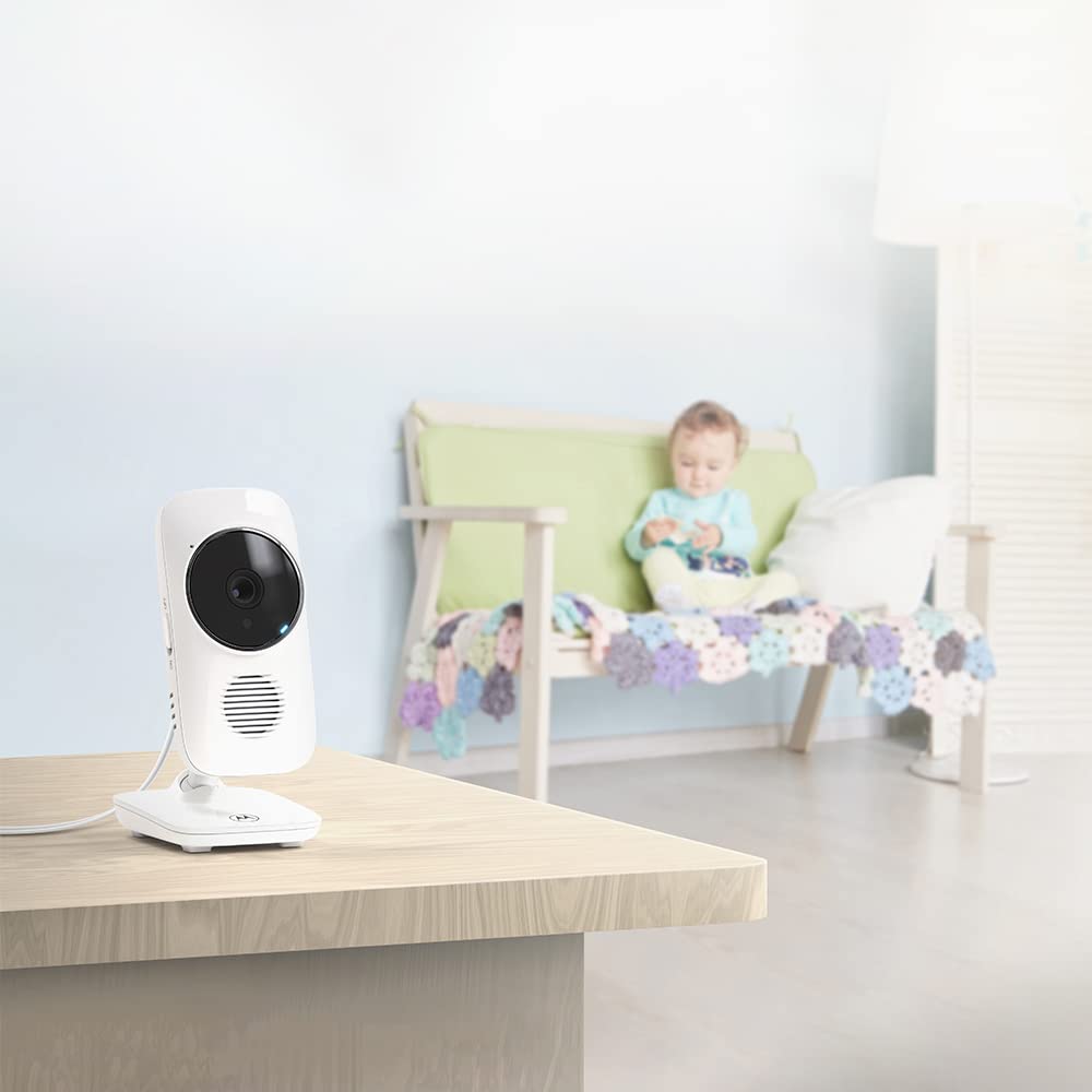Motorola Nursery monitor remote tilt and zoom control in action