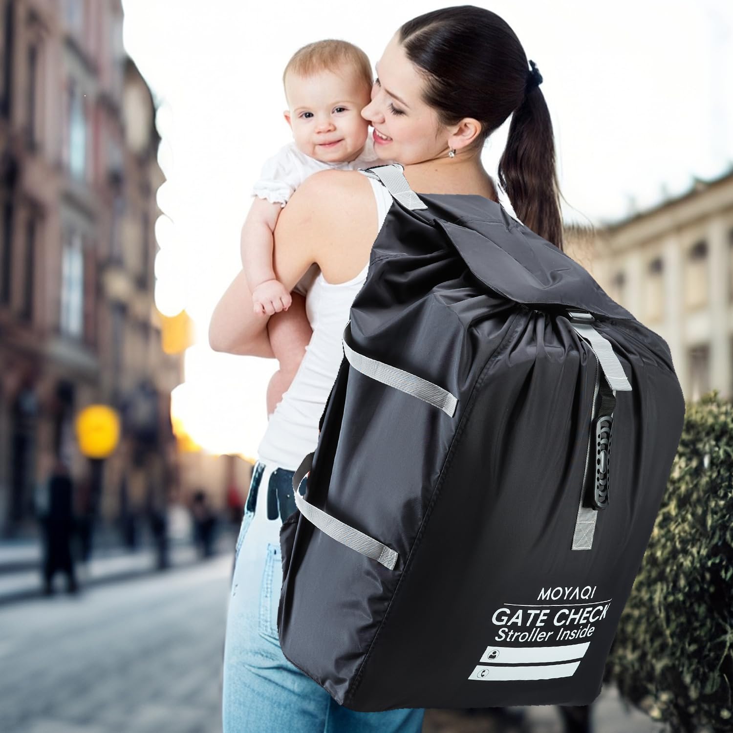 MOYAQI foldable storage pouch keeps bag compact when not in use.