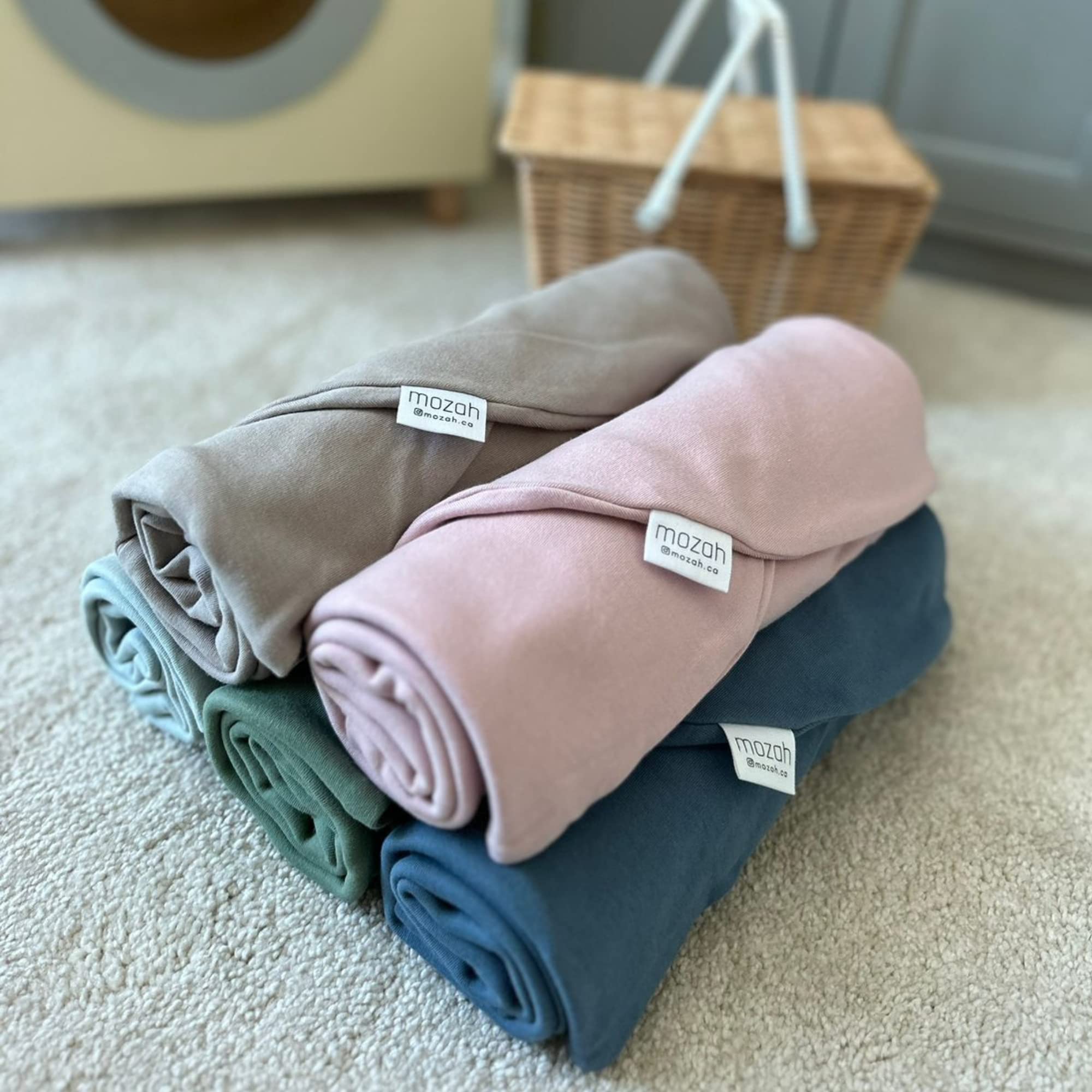 MOZAH product video preview indicating fit, color options, and premium cotton