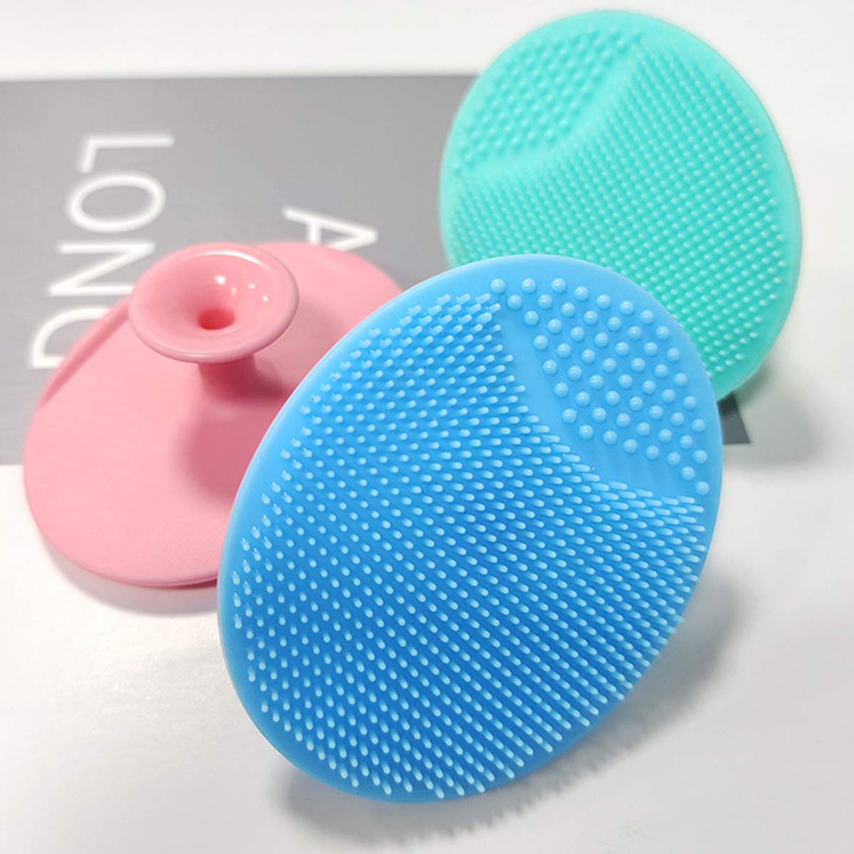 MR LION suction cup hanging feature for quick drying after baths
