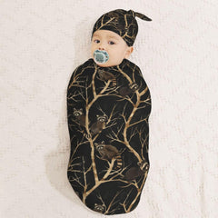 Muishi swaddle blanket close-up shows soft, skin-friendly fabric texture.