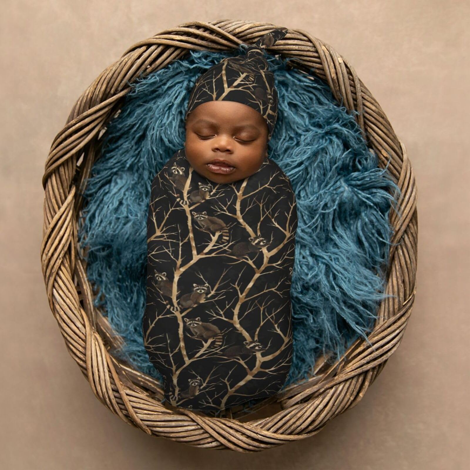 Muishi swaddle edges are smooth to protect delicate baby skin.