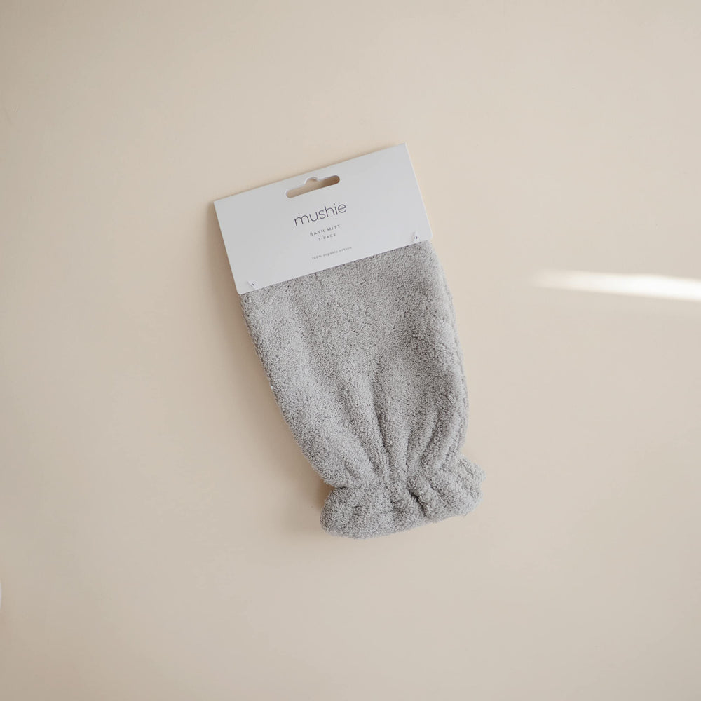 Mushie bath mitt gray close-up fabric highlights soft organic cotton texture.